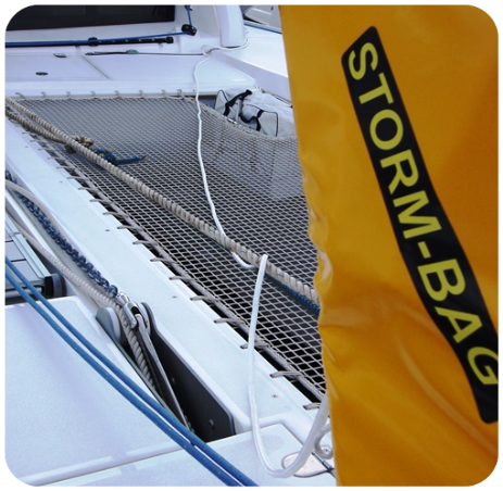Storm Bag su un catamarano